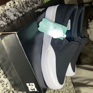 DC Unisex-Child Infinite Slip-on Skate Shoe - size 2